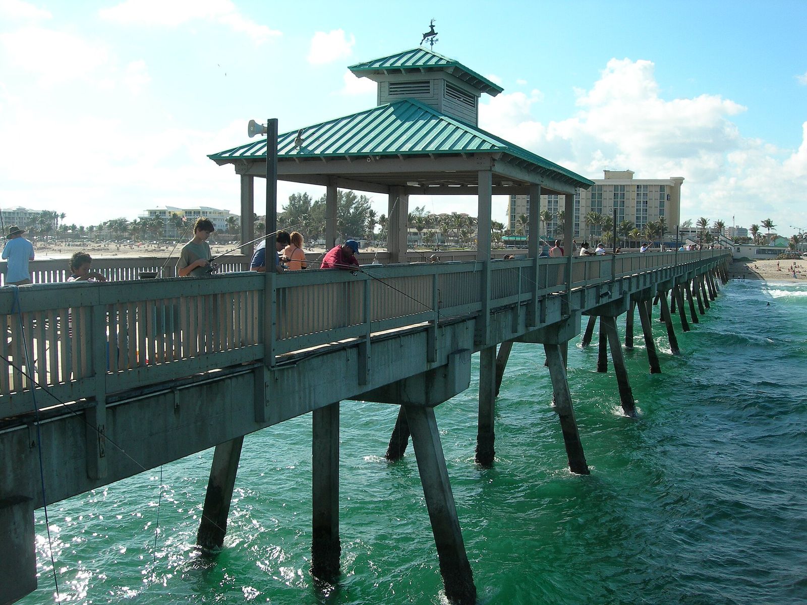 The pavilion at the entrance to the Deerfield Beach pier