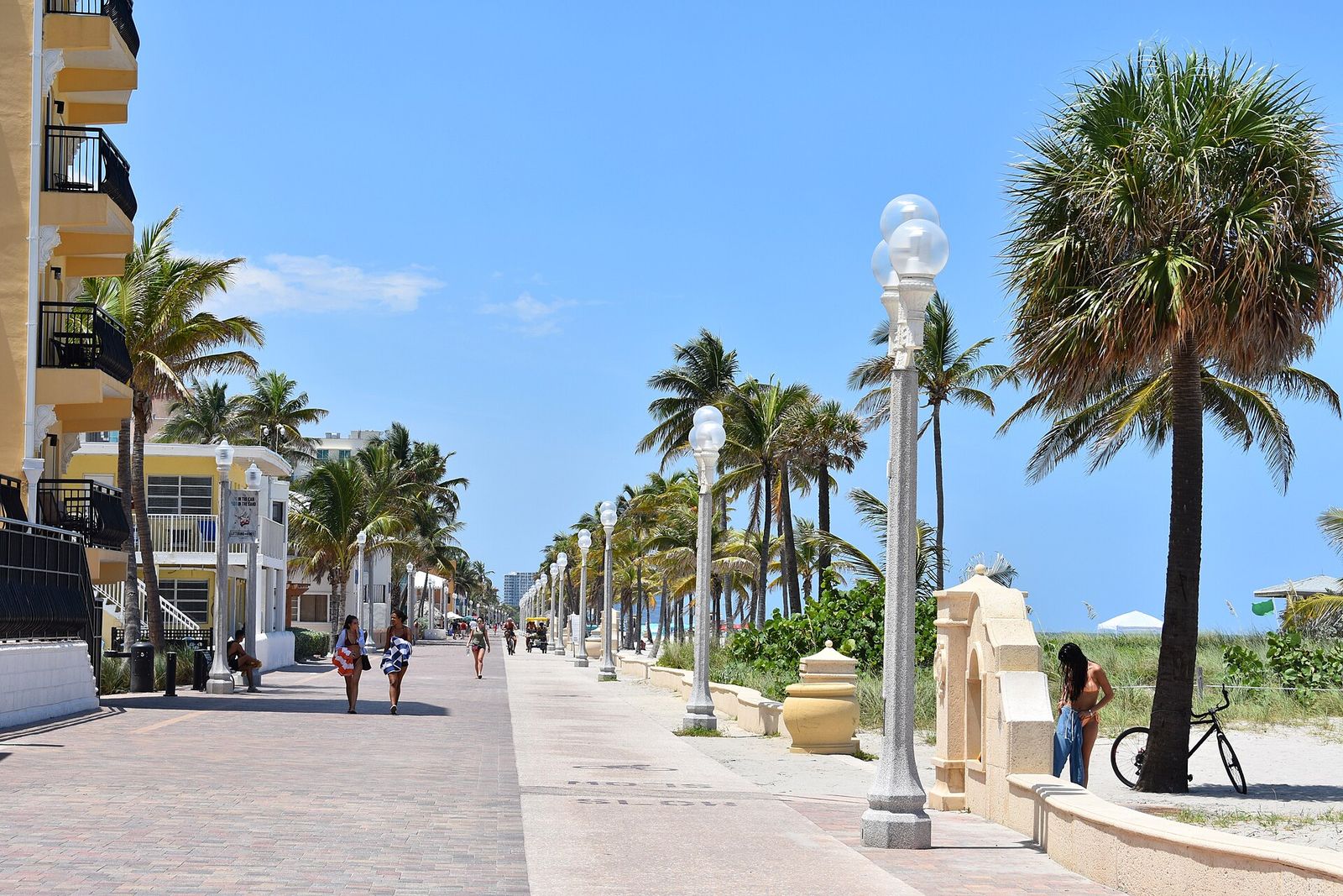 Palm trees and lampposts along the Hollywood Beach Broadwalk