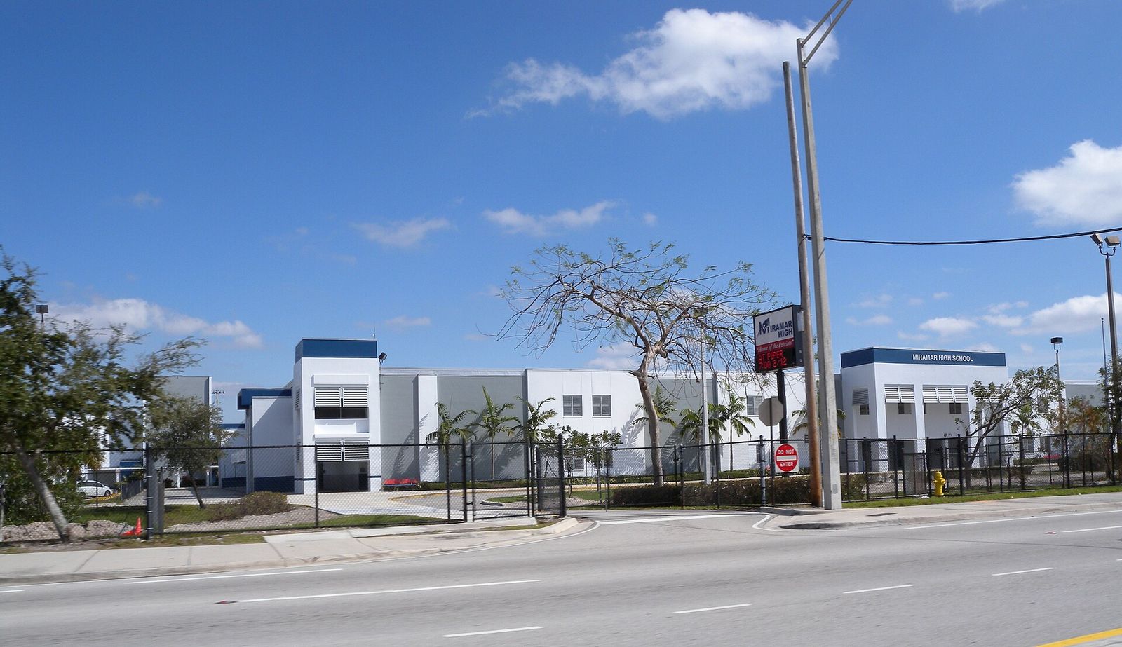The front of Miramar High School seen from the street