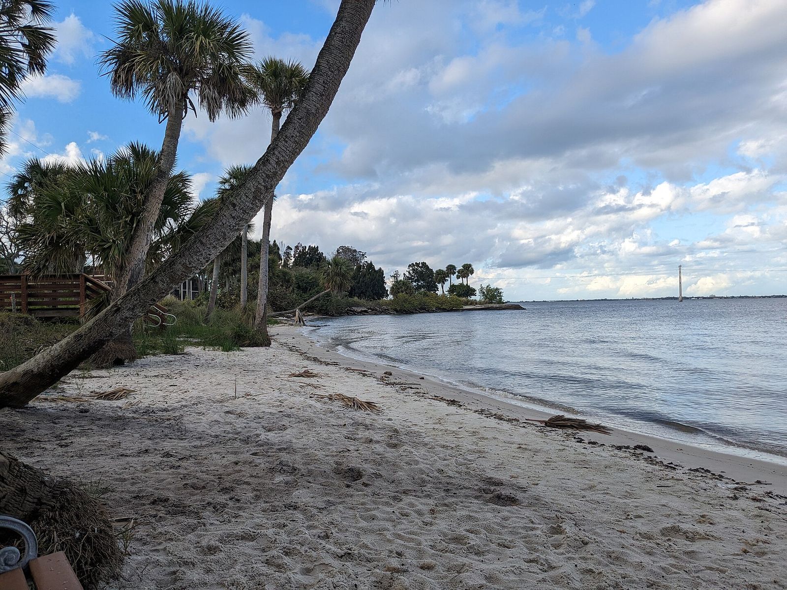 A sandy strip of shoreline on the Indian River at Castaway Point Park