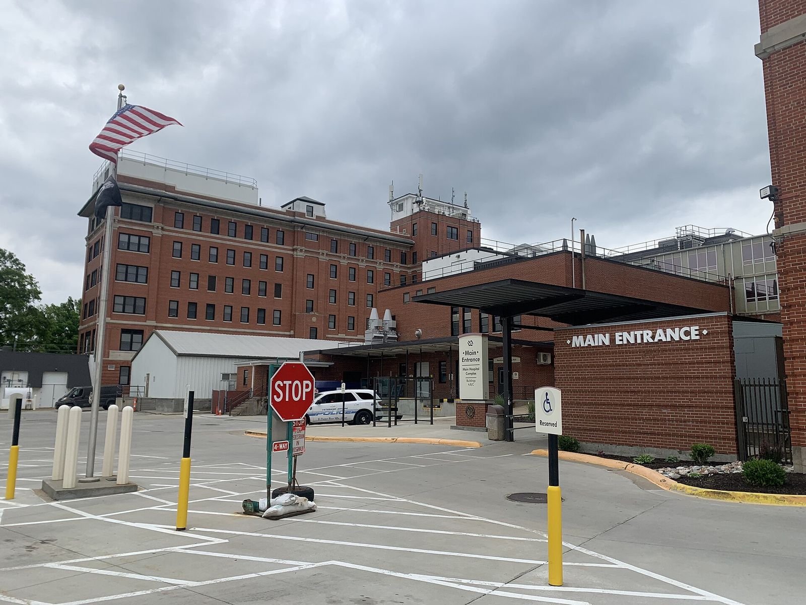The main entrance of the Dwight D. Eisenhower VA Medical Center in Leavenworth, Kansas