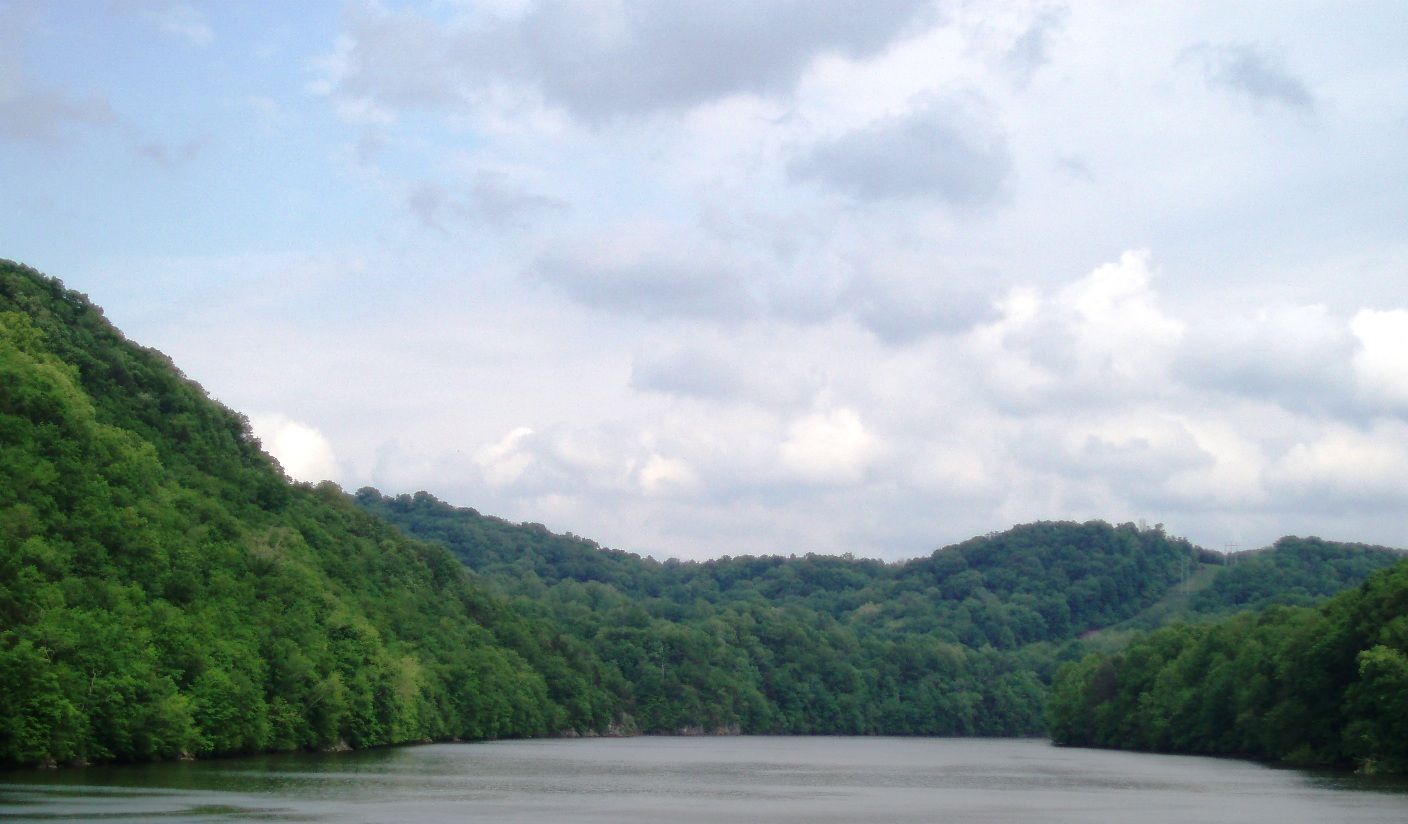 Wooded hills around the lake at Warriors' Path State Park