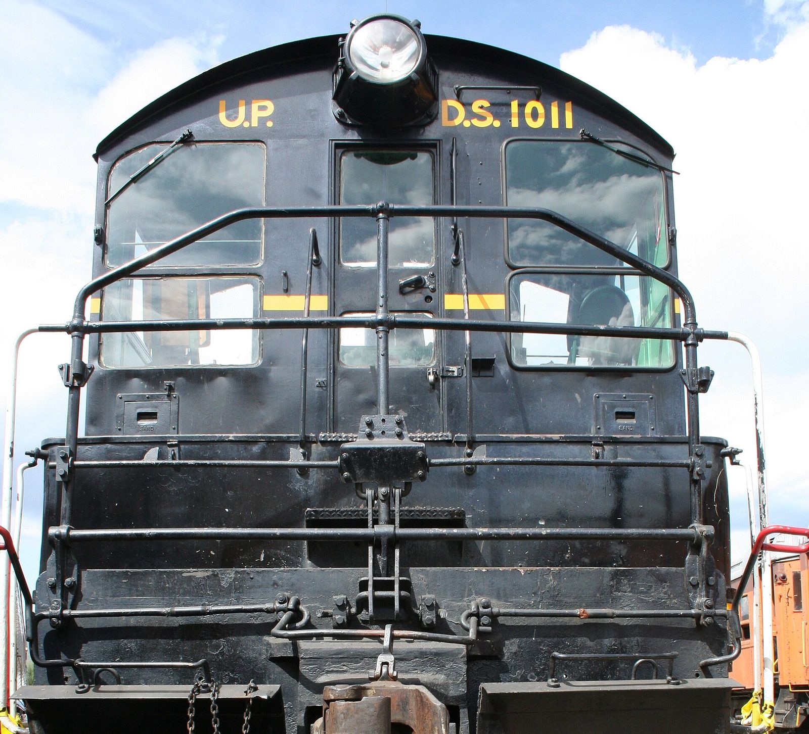 The front of a black Heber Valley Railroad diesel locomotive numbered D.S. 1011