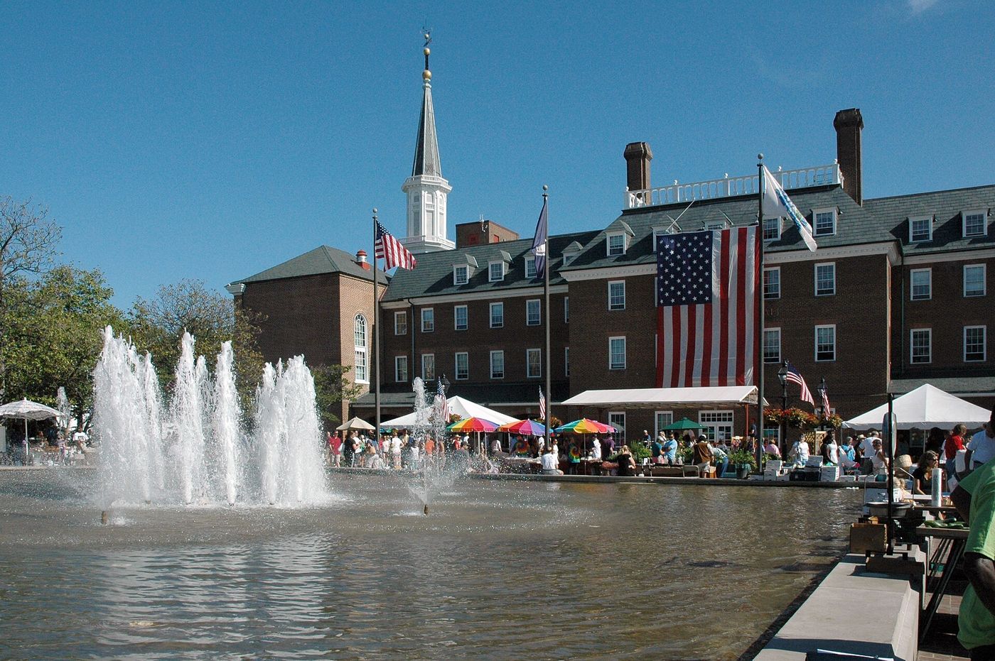 Fountain and farmers market stalls in Market Square in front of Alexandria City Hall