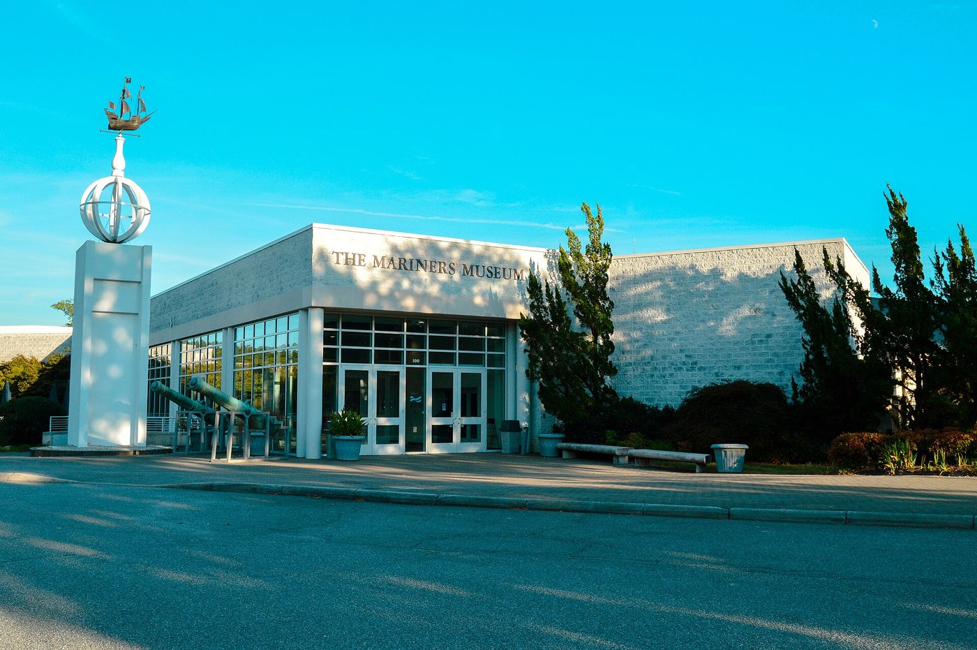Entrance to The Mariners' Museum in Newport News under a clear blue sky