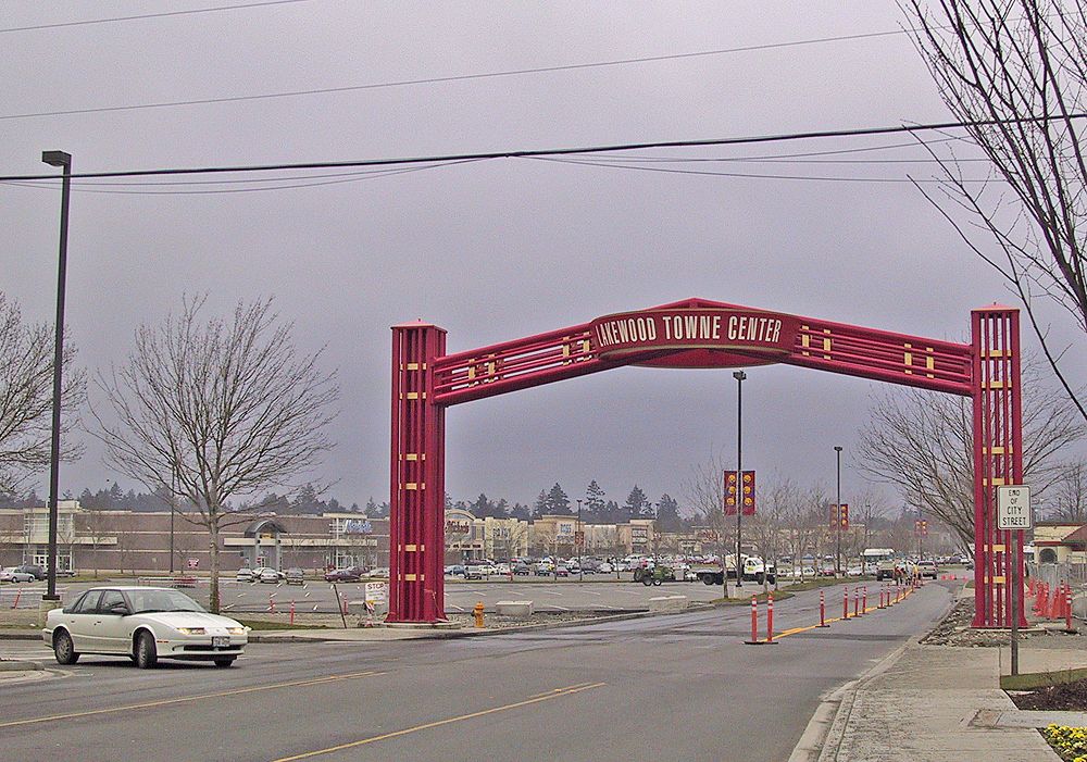 The red entrance arch at Lakewood Towne Center